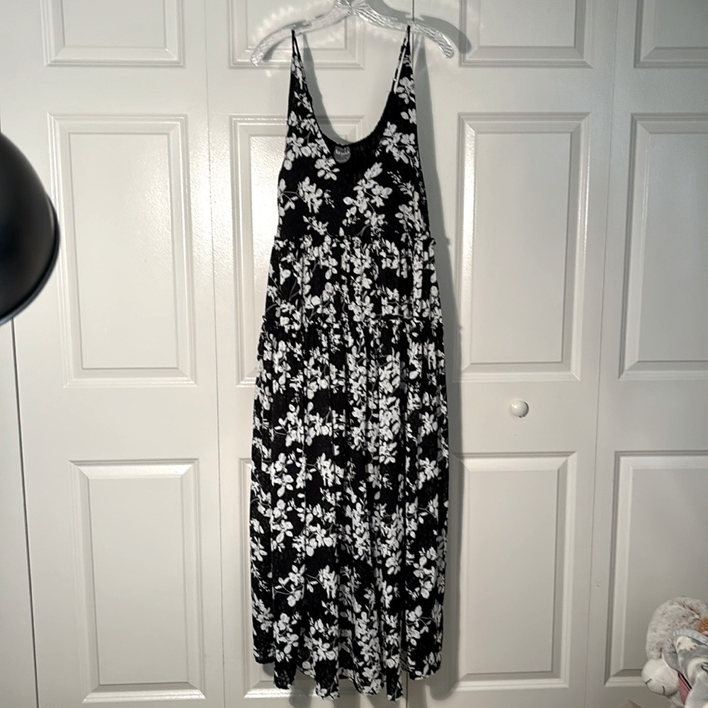 ARULA Black and White Flower Maxi Dress Plus Size A (14/16) W